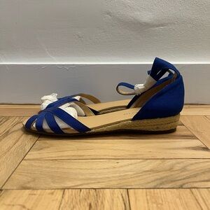 NWOT. Marais USA blue grosgrain sandal. Size 8. Discontinued and so comfy!